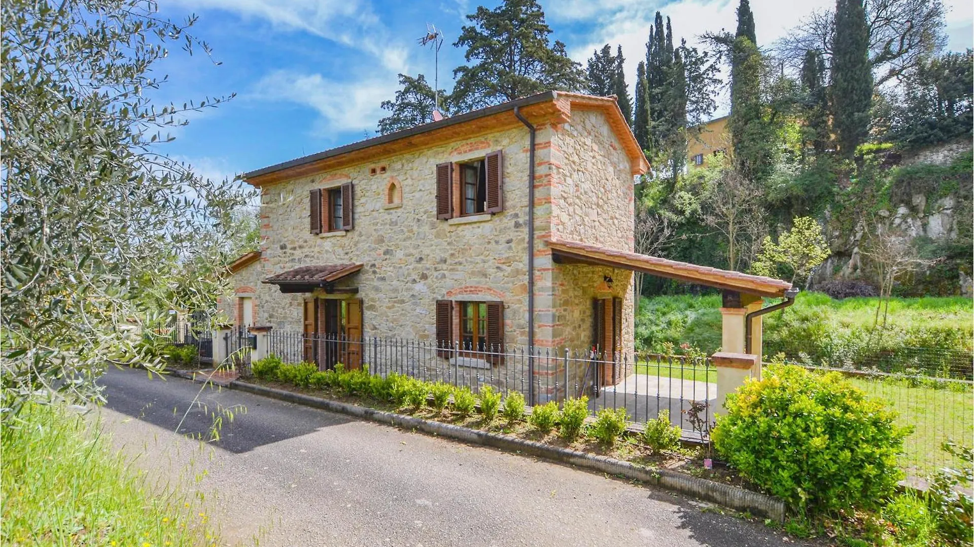 Cozy Home In Monte San Savino With Wifi contacts